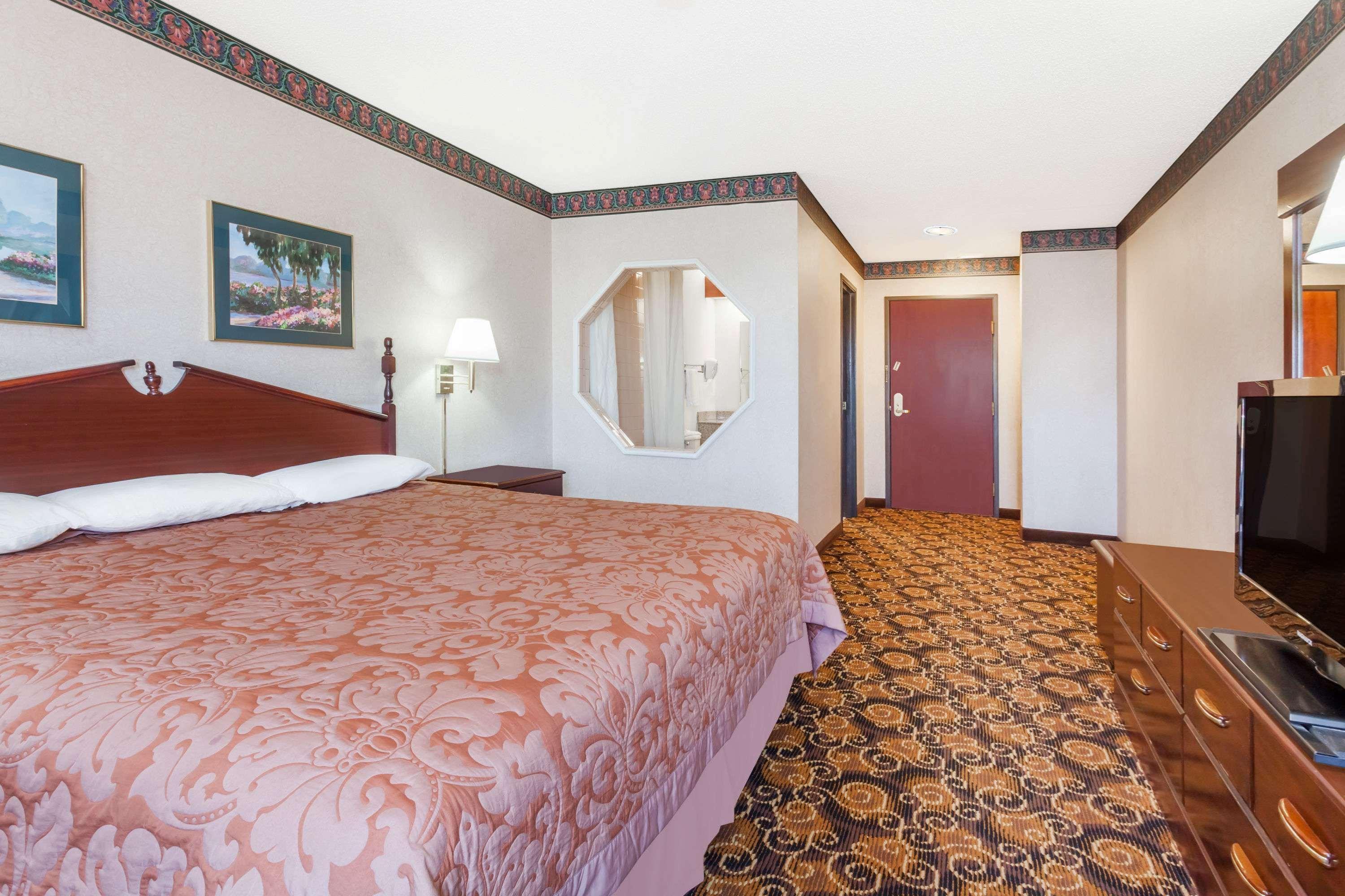 Super 8 By Wyndham Evansville North Stacer Екстер'єр фото