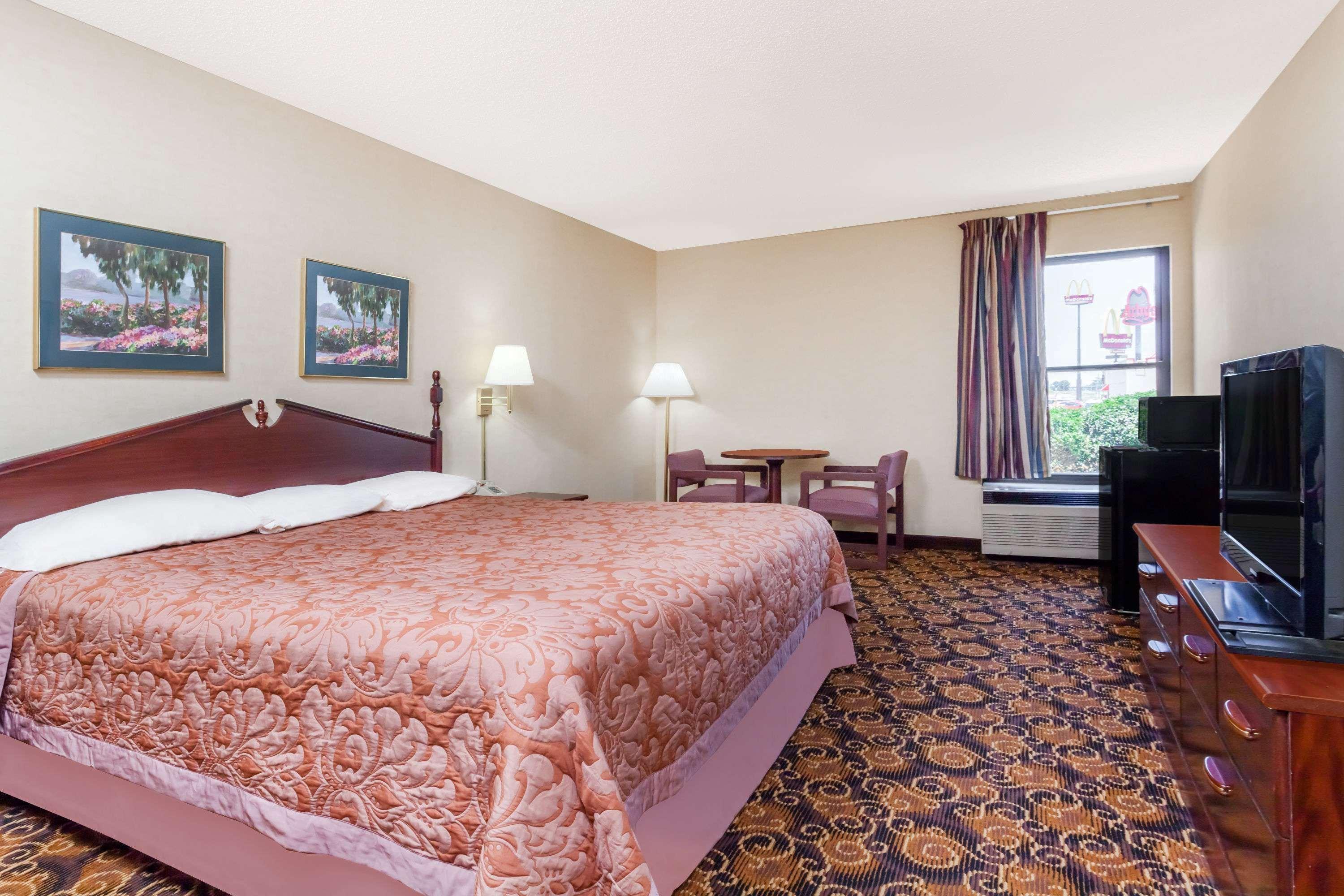 Super 8 By Wyndham Evansville North Stacer Екстер'єр фото