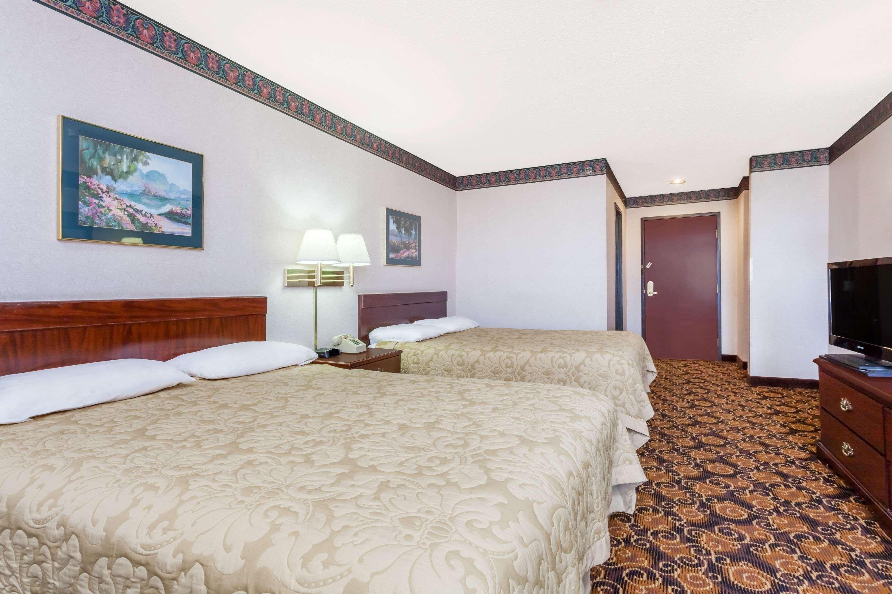 Super 8 By Wyndham Evansville North Stacer Екстер'єр фото