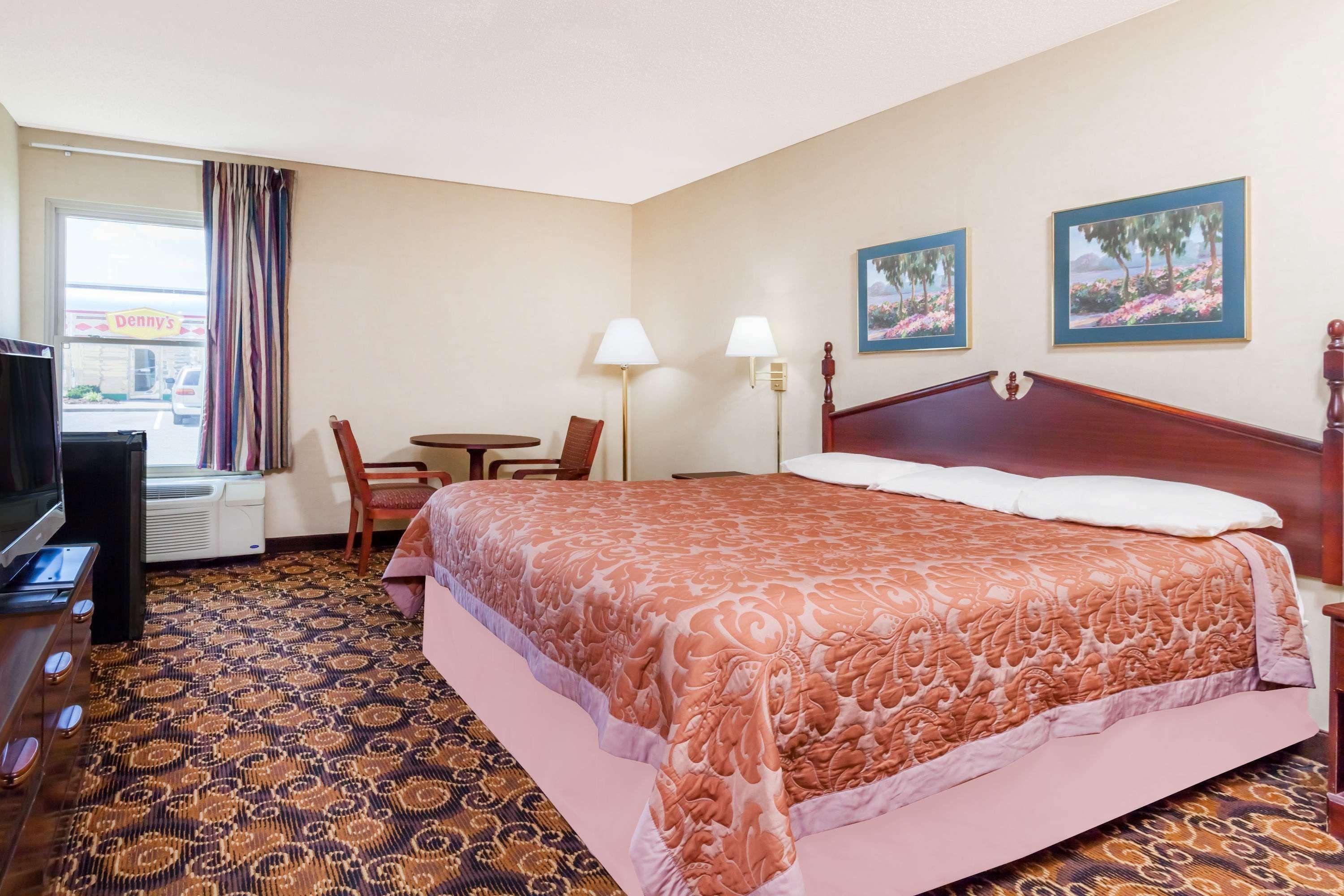 Super 8 By Wyndham Evansville North Stacer Екстер'єр фото