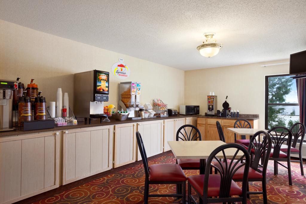 Super 8 By Wyndham Evansville North Stacer Екстер'єр фото